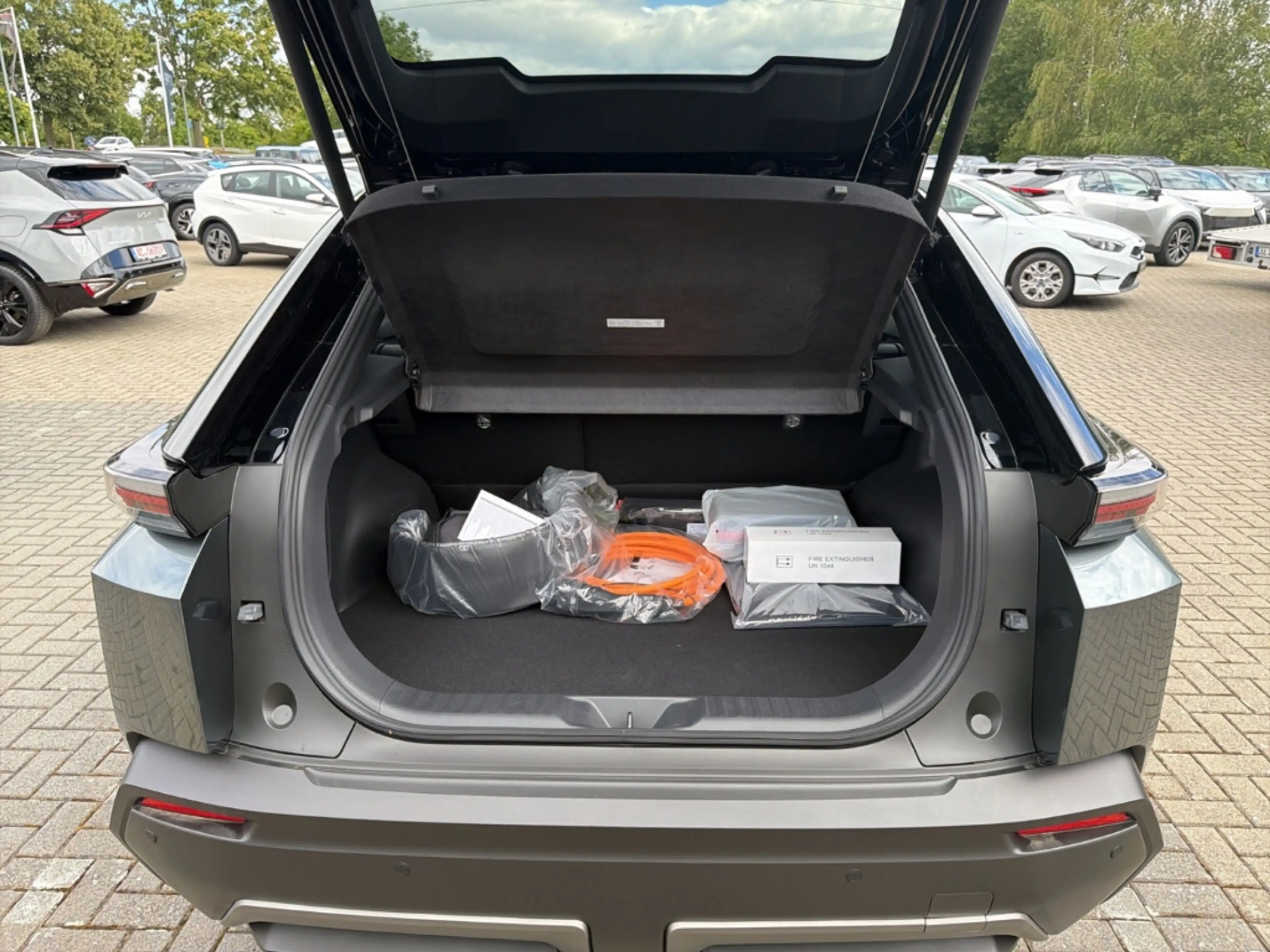 Toyota C-HR+ 252 kW AWD Lounge Panorama Navi Digitales Cockpit — photo 7