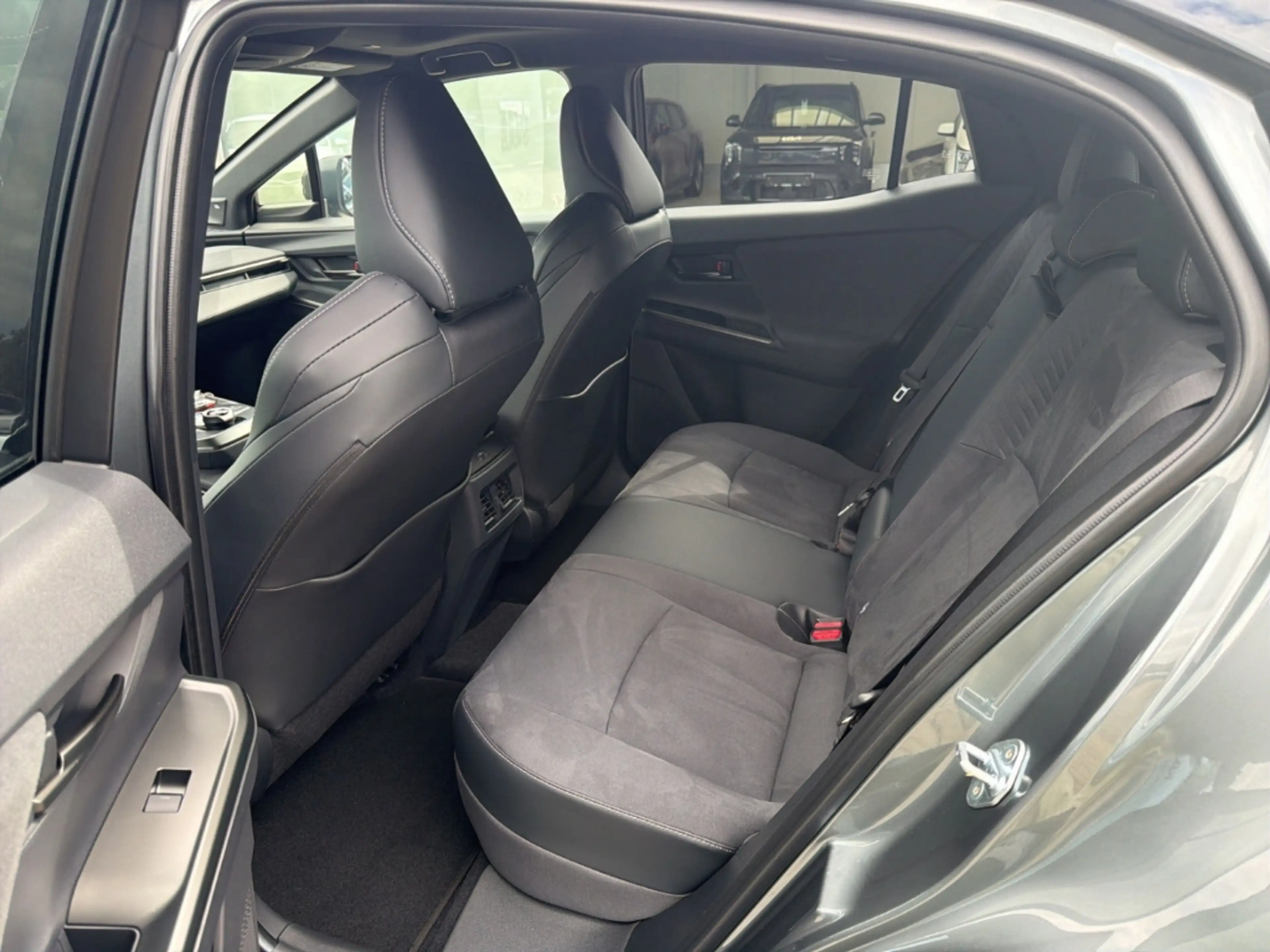 Toyota C-HR+ 252 kW AWD Lounge Panorama Navi Digitales Cockpit — photo 11