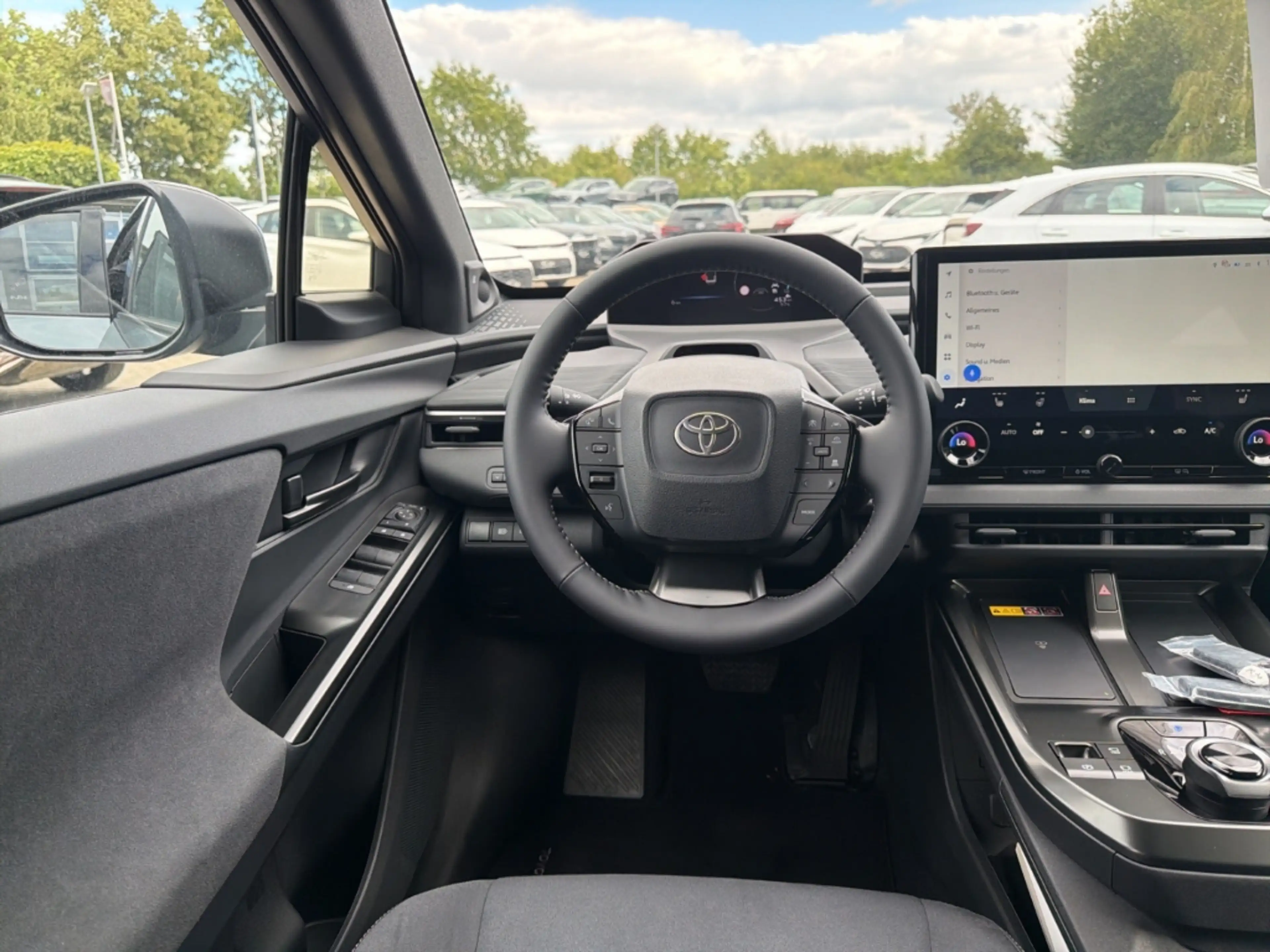 Toyota C-HR+ 252 kW AWD Lounge Panorama Navi Digitales Cockpit — photo 13