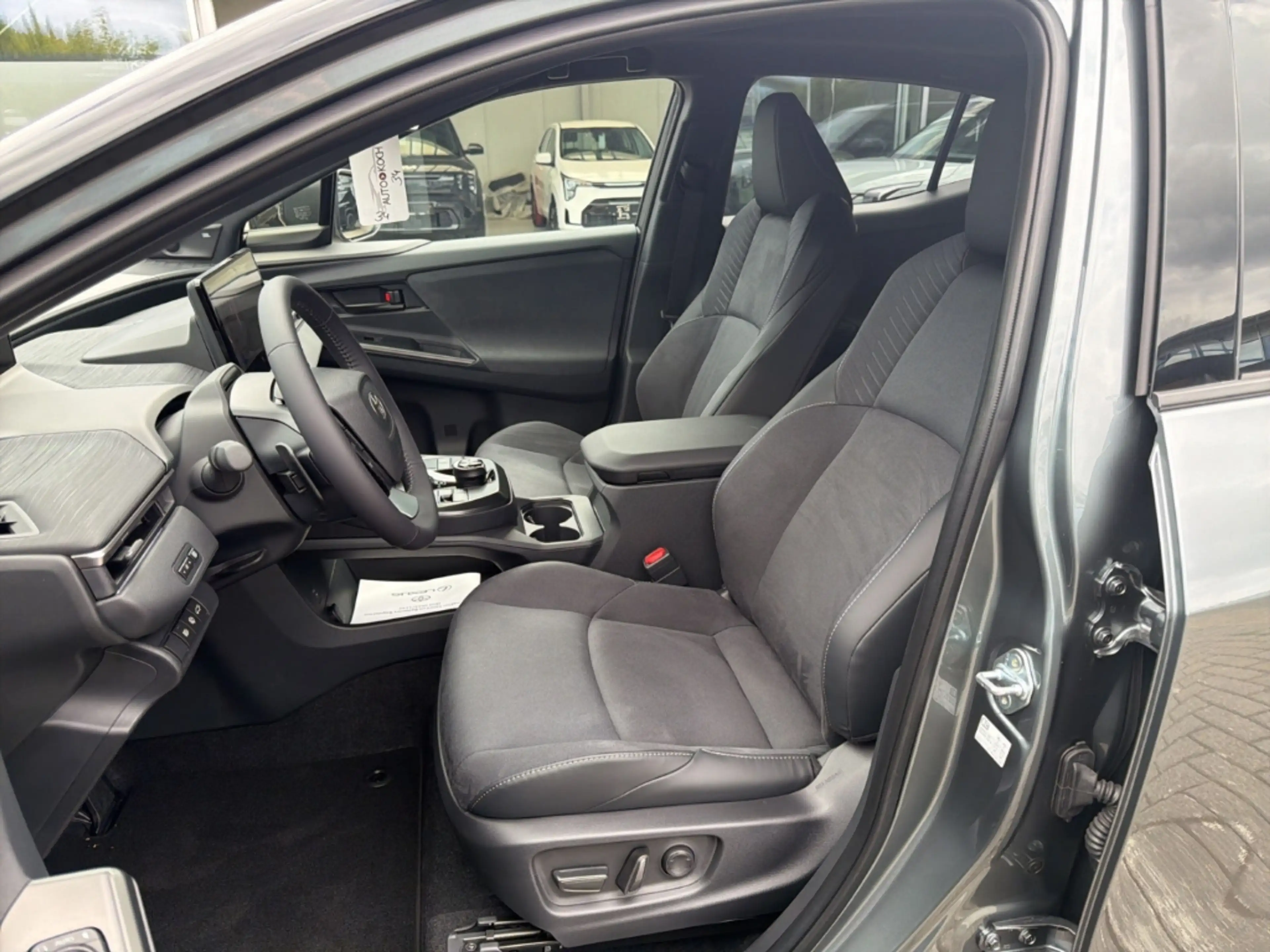 Toyota C-HR+ 252 kW AWD Lounge Panorama Navi Digitales Cockpit — photo 8