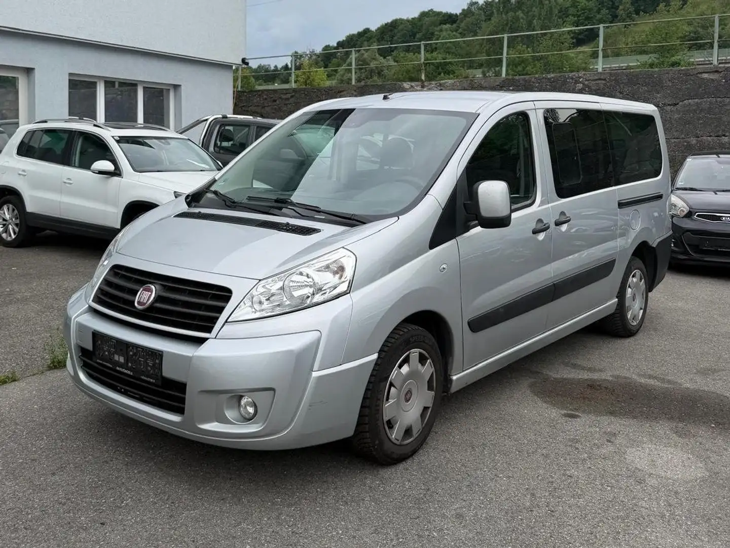 Fiat Scudo Panorama Family L2H1 130 Multijet (5 Sitze) Grau - 2