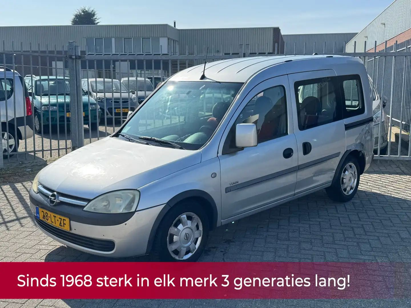 Opel Tour 1.6 Njoy 5 persoons! Airco l Navi l PDC l Ele Gri - 1