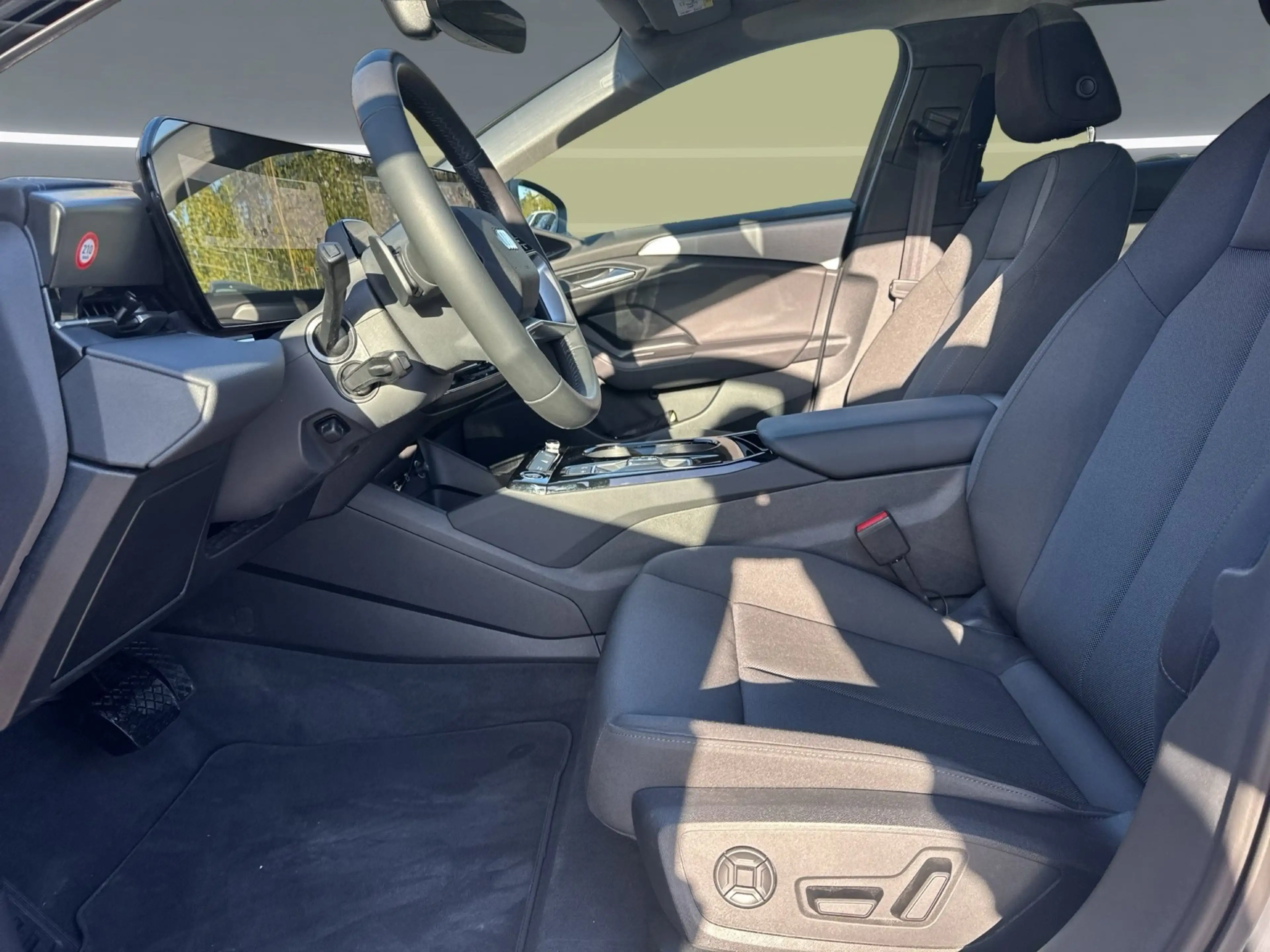 Audi A6 e-tron A6 Avant e-tron S line Tech pro MATRIX Pano AHK — photo 14