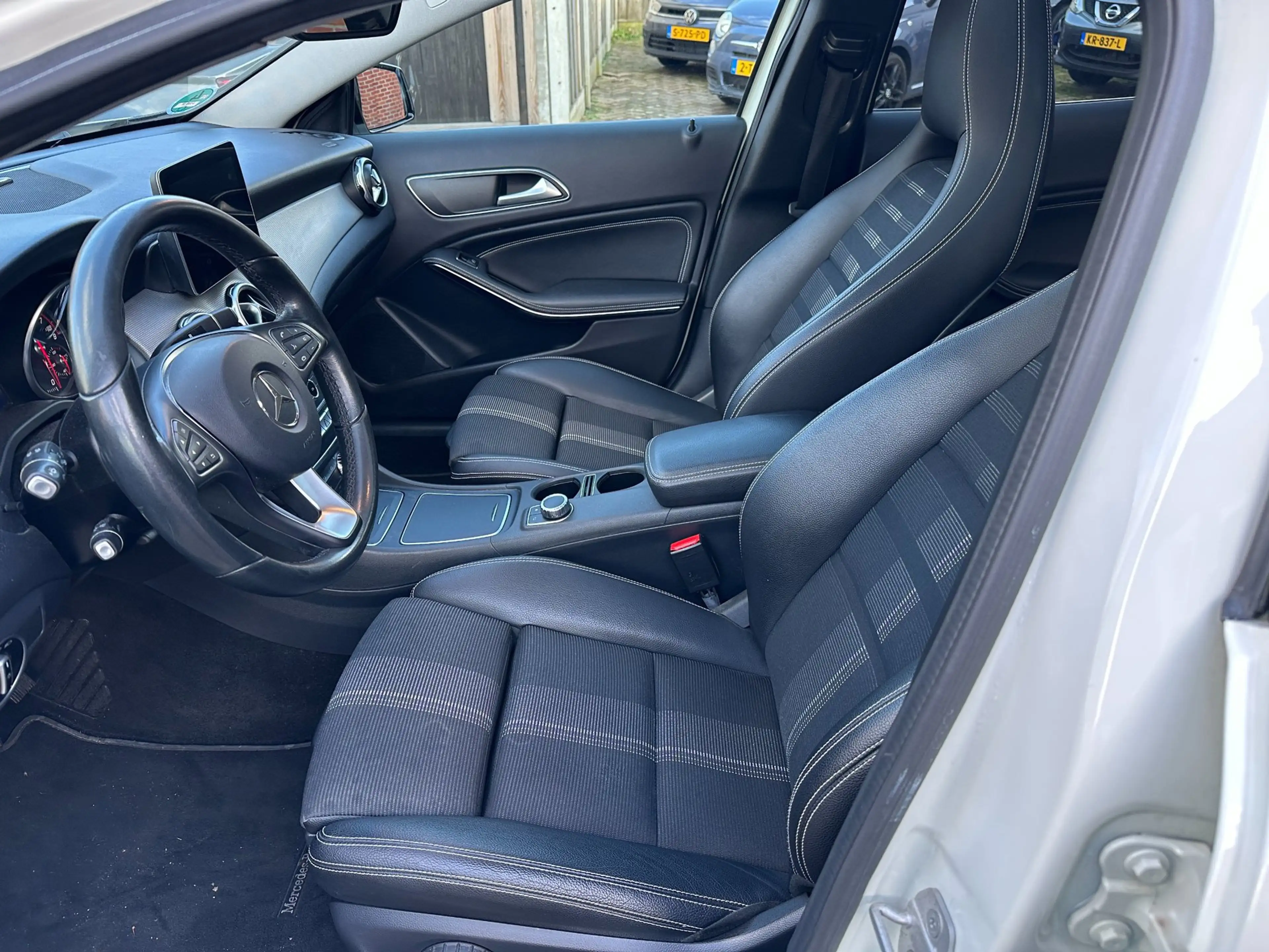 Mercedes-Benz GLA 200 Business AUTOMAAT-NAVI-PDC-CRUISE-AIRCO — photo 12