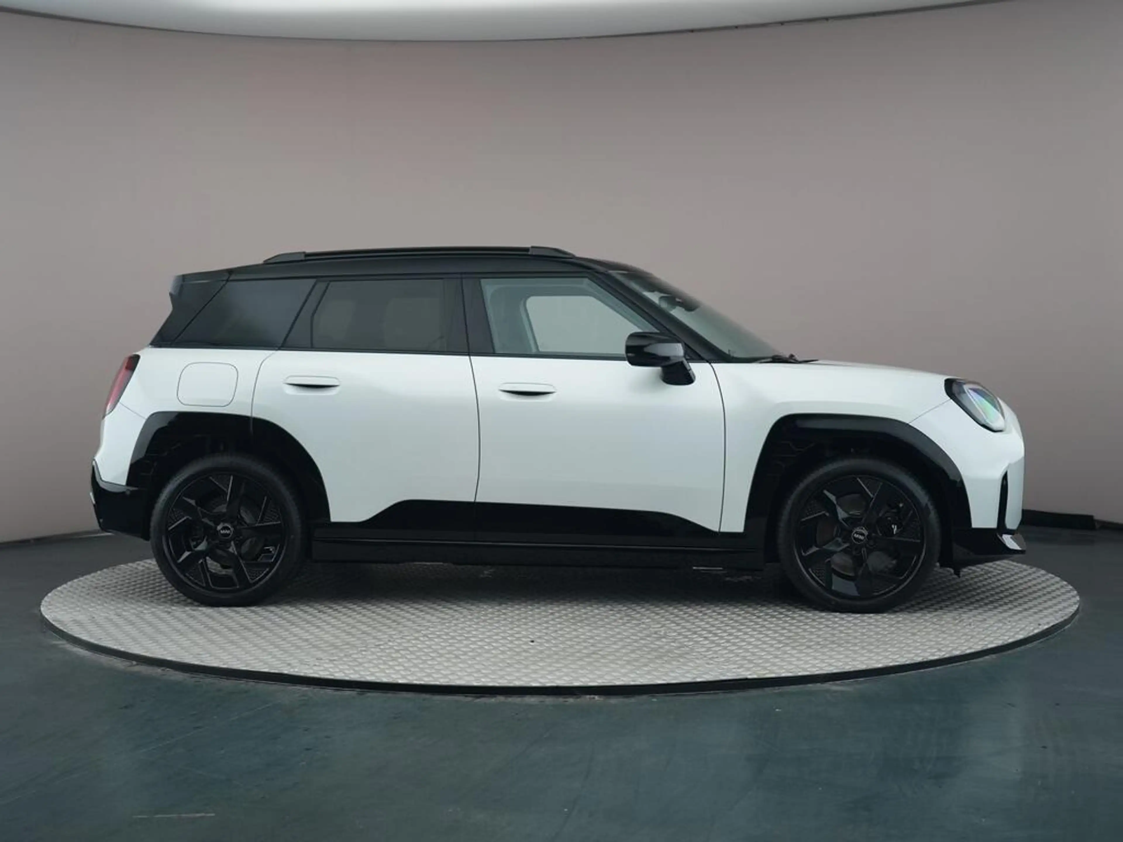 MINI Aceman E John Cooper Works M 42.5 kWh — photo 8