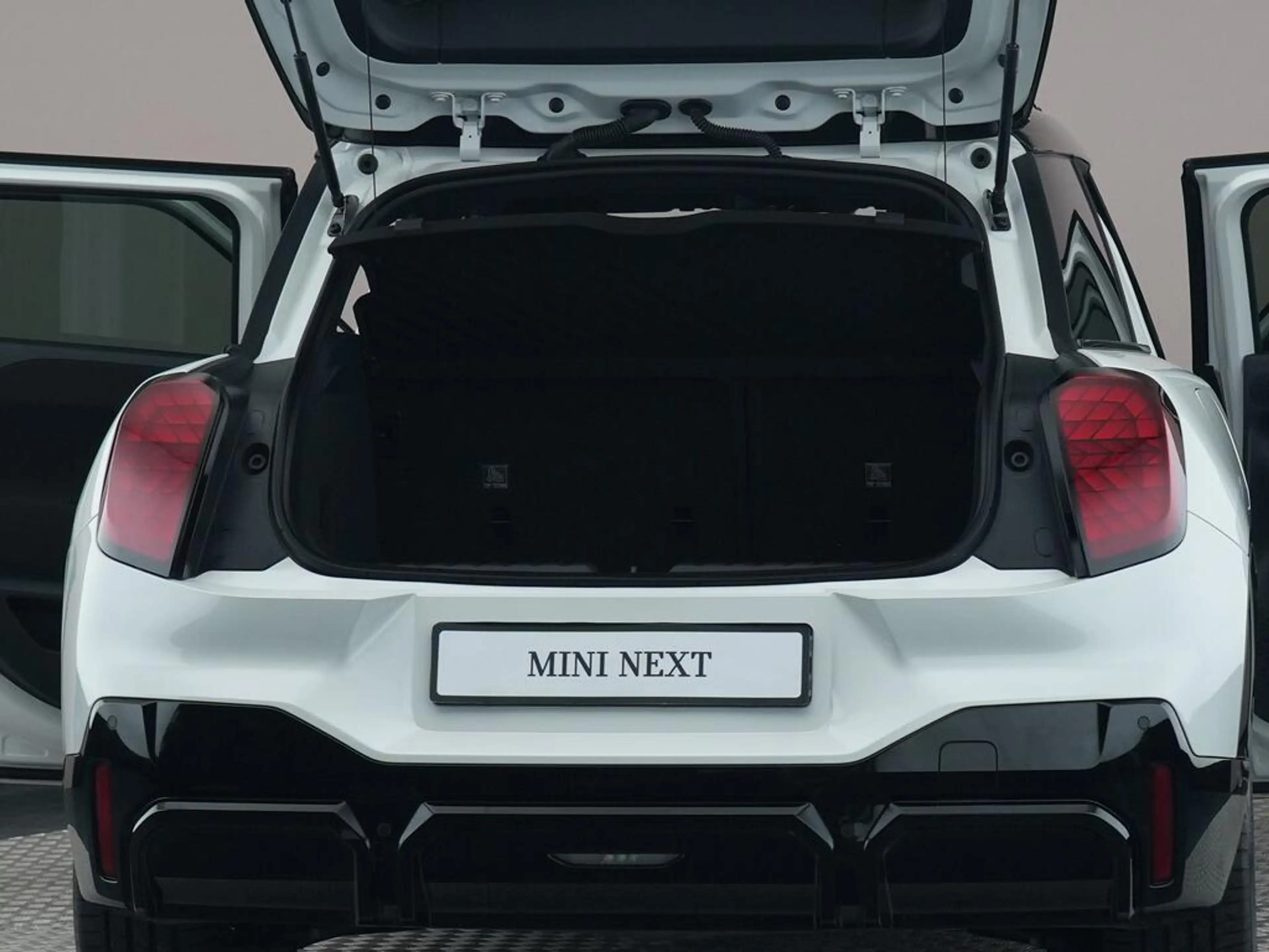 MINI Aceman E John Cooper Works M 42.5 kWh — photo 12