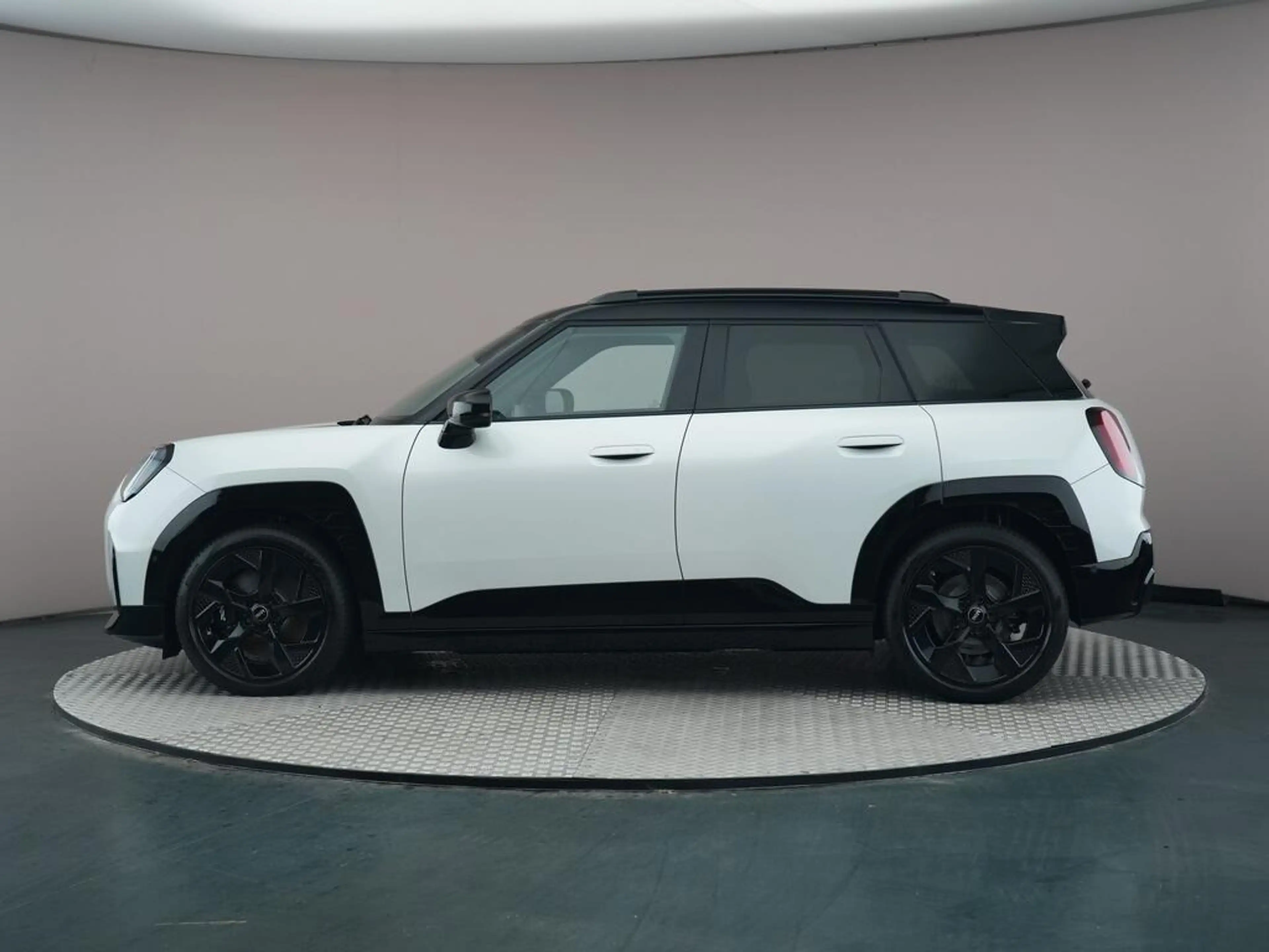 MINI Aceman E John Cooper Works M 42.5 kWh — photo 7