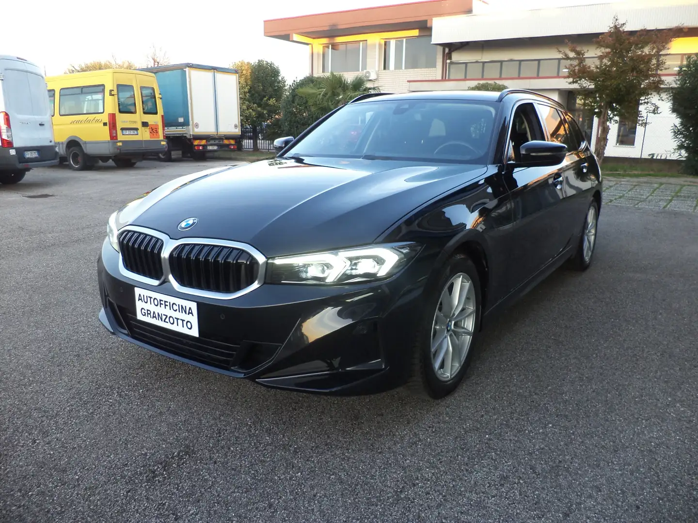 BMW 318 Serie 3 318d Touring mhev 48V auto Noir - 1