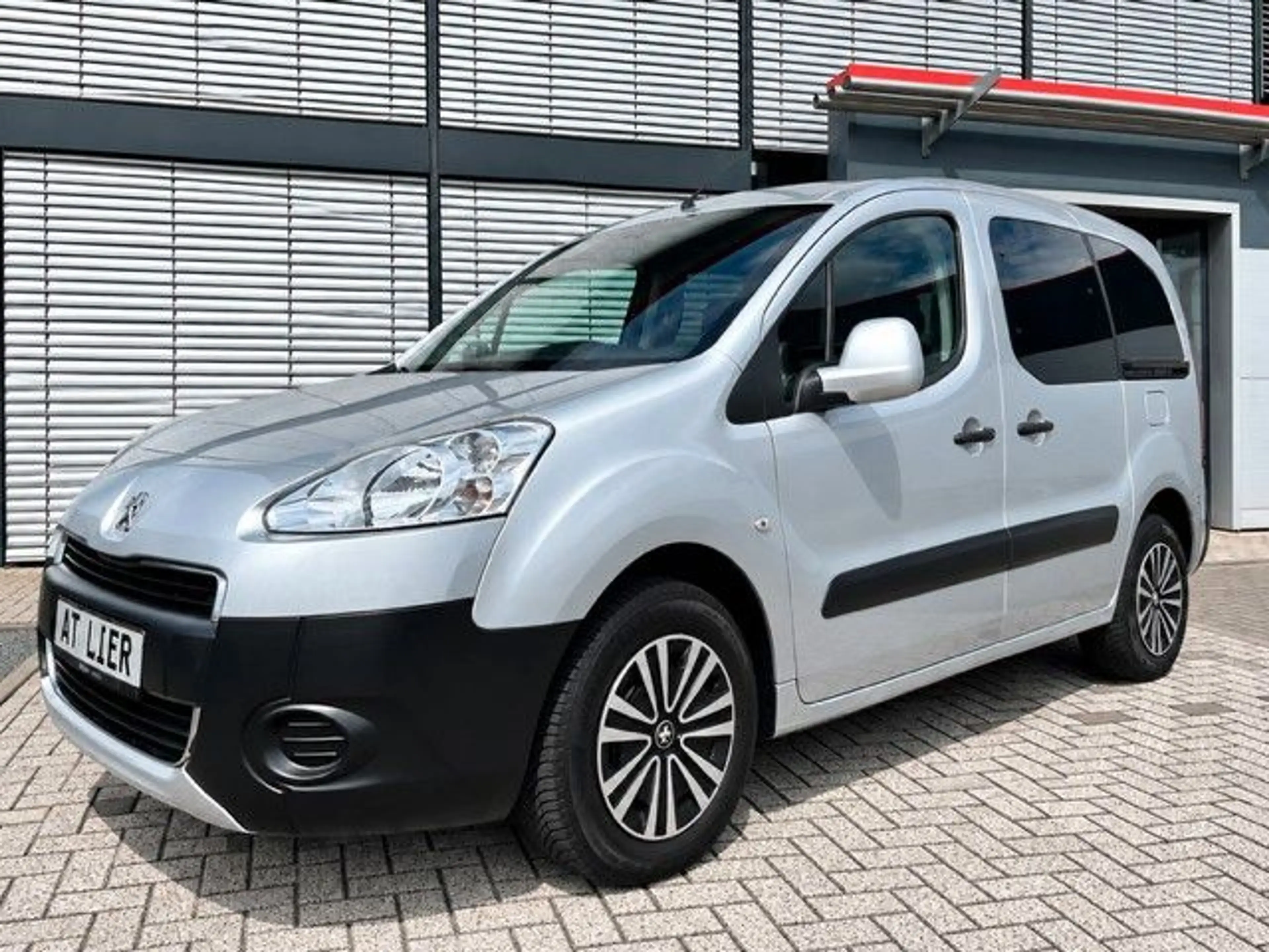 Peugeot Partner Tepee Active 1,6 16V HDi Rollstuhlrampe — photo 4