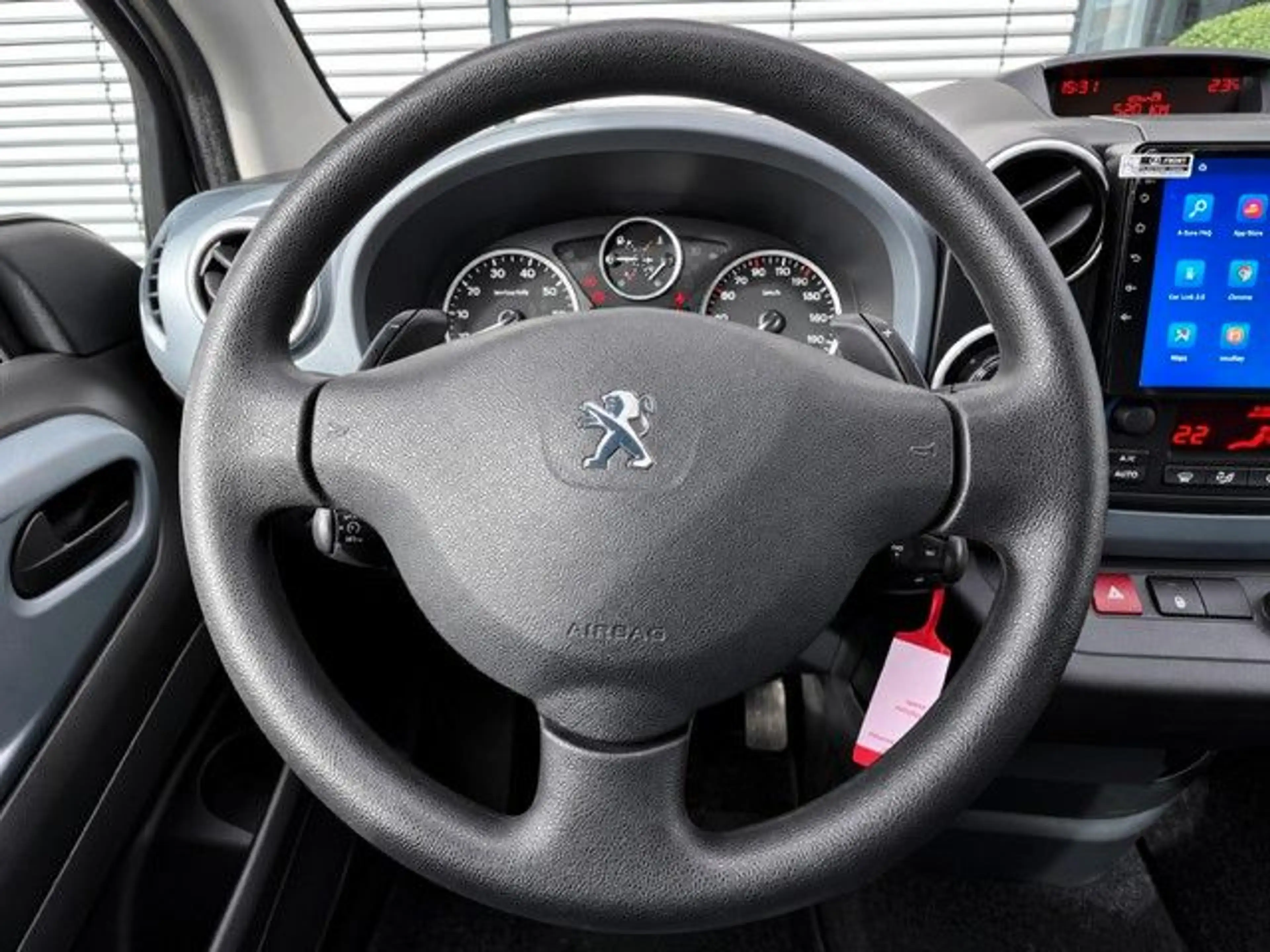 Peugeot Partner Tepee Active 1,6 16V HDi Rollstuhlrampe — photo 12