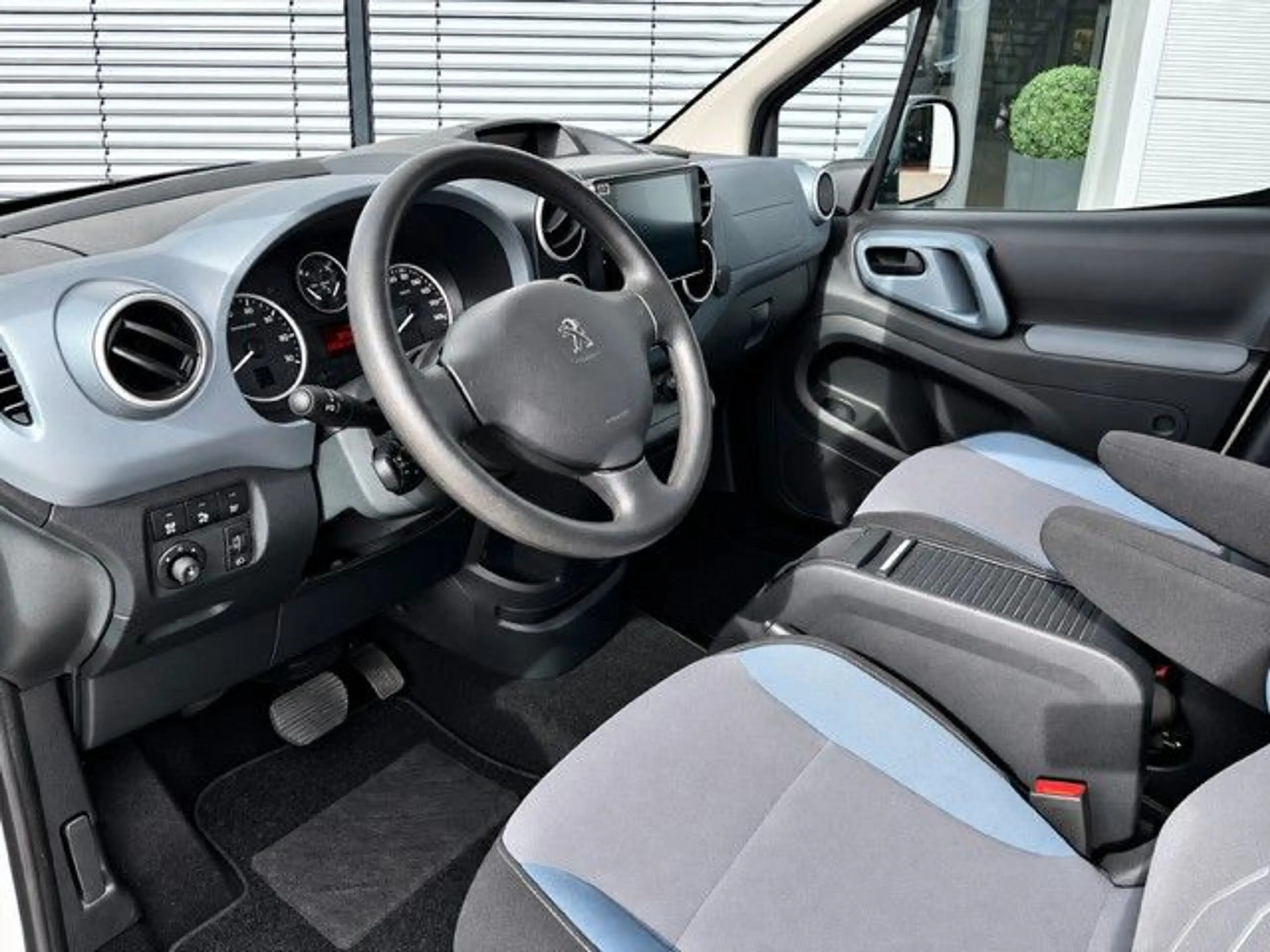 Peugeot Partner Tepee Active 1,6 16V HDi Rollstuhlrampe — photo 9