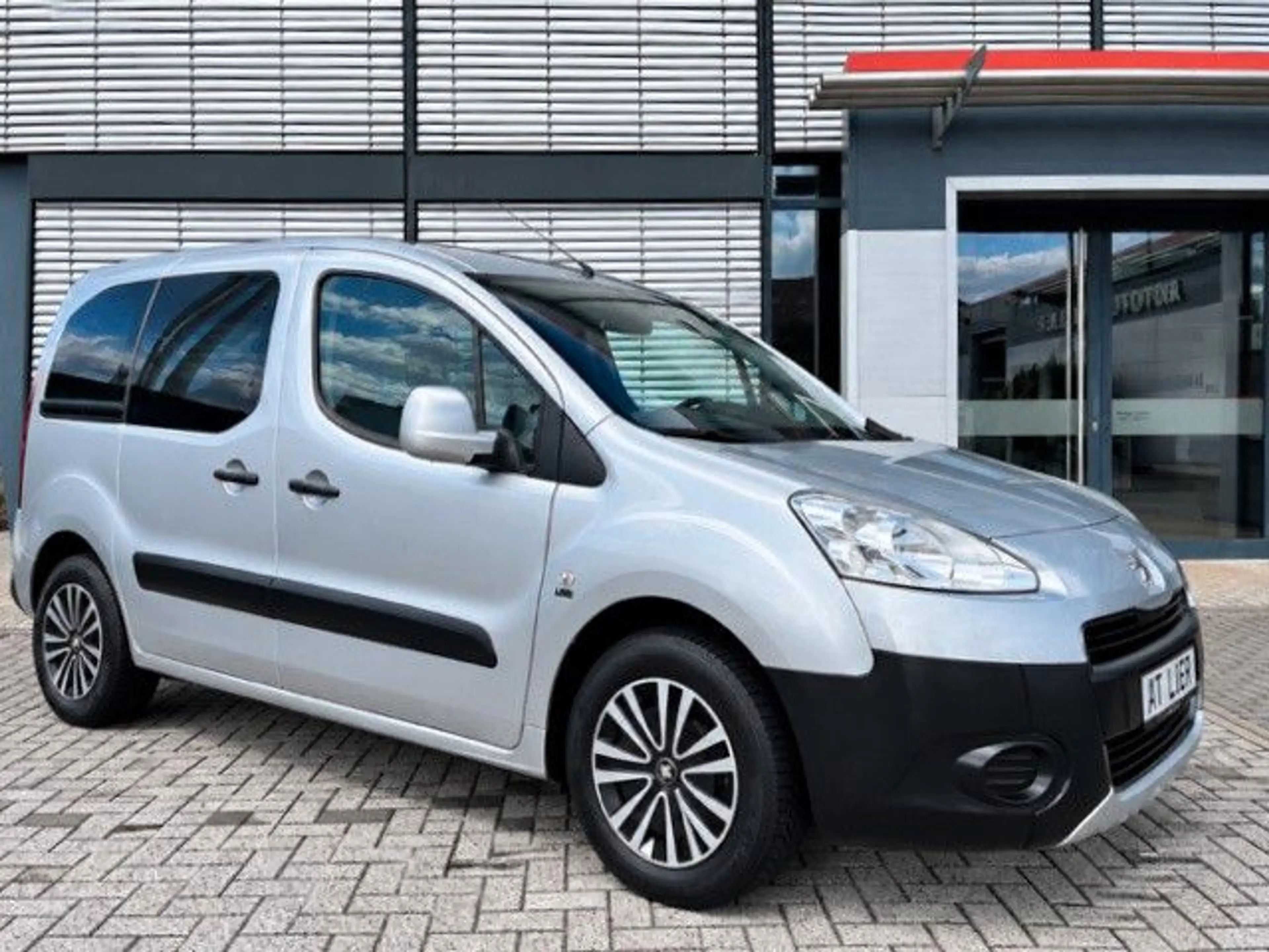 Peugeot Partner Tepee Active 1,6 16V HDi Rollstuhlrampe — photo 5