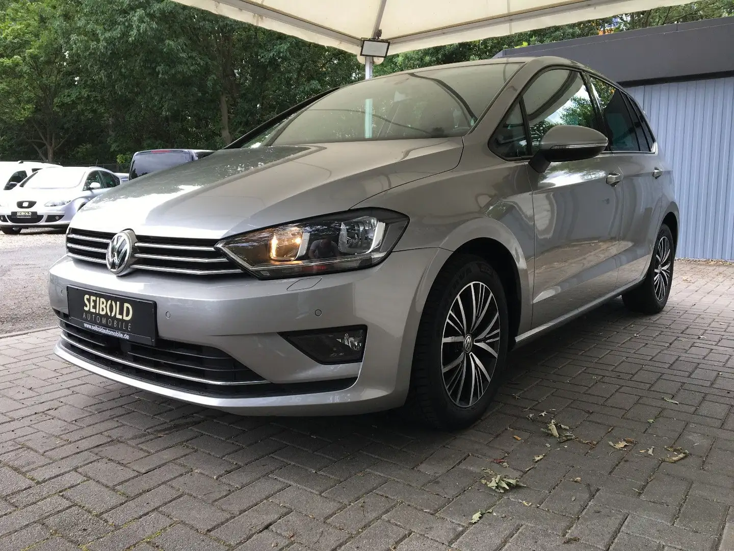Volkswagen Golf Sportsvan VII Allstar BMT Autom/Navi/Shz Zilver - 1