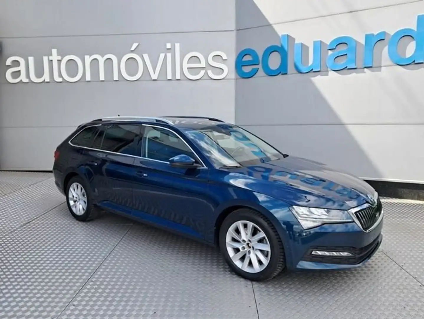 Skoda Superb Combi 2.0TDI Ambition DSG 90kW Azul - 1