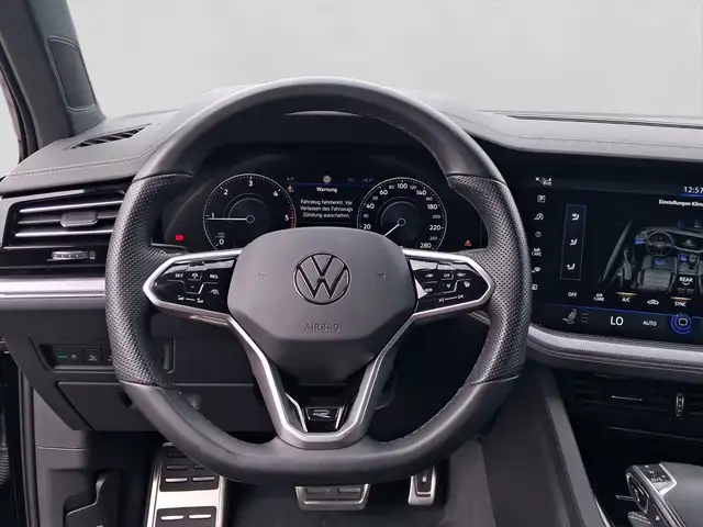 Volkswagen Touareg view 9