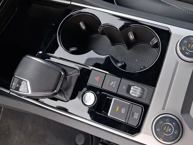 Volkswagen Touareg view 11