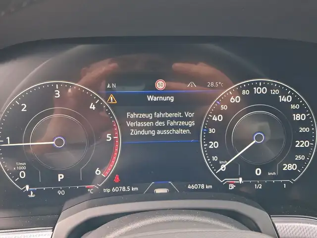Volkswagen Touareg view 10