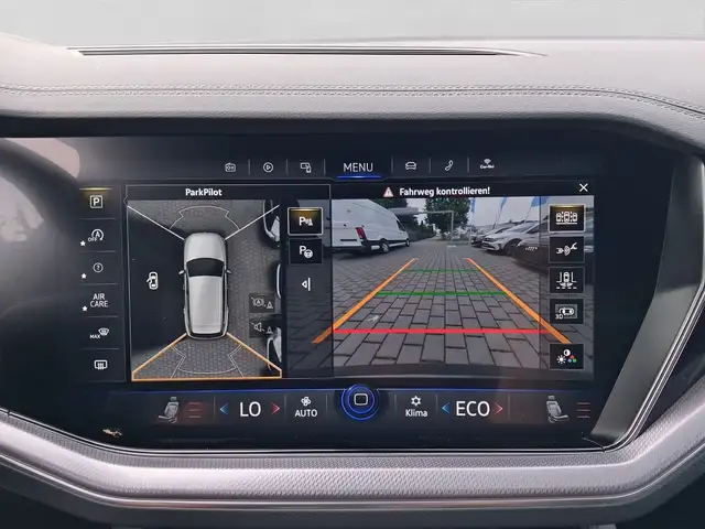 Volkswagen Touareg view 14