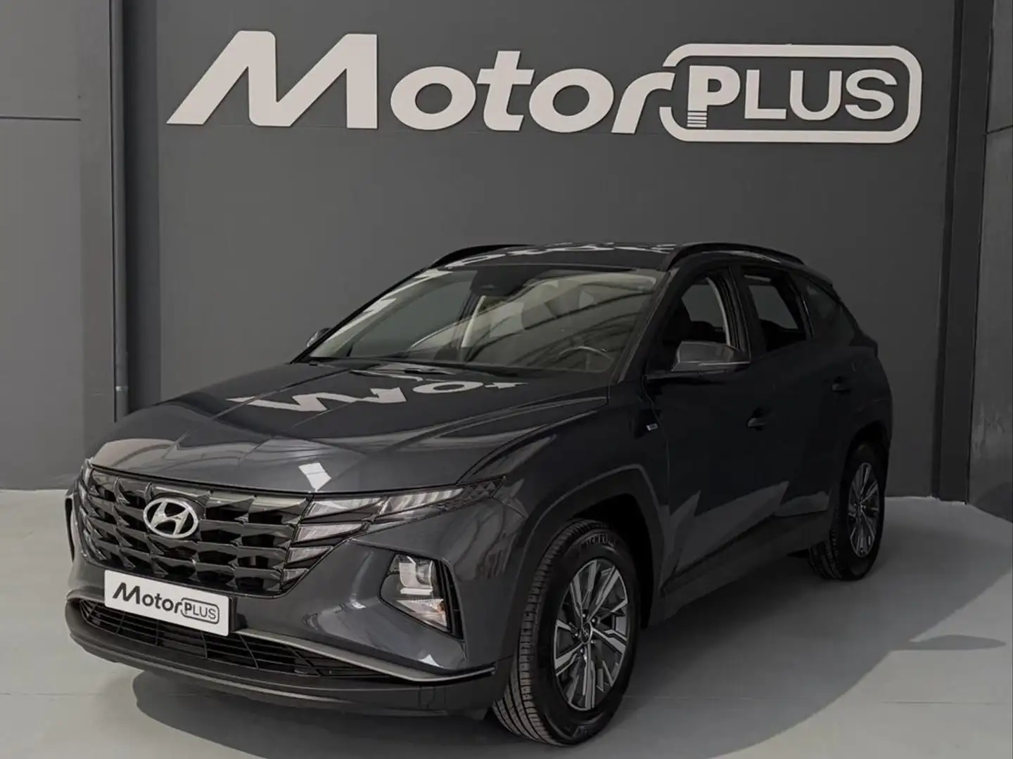 Hyundai TUCSON 1.6 CRDI 100kW 136CV 48V Maxx Gris - 2