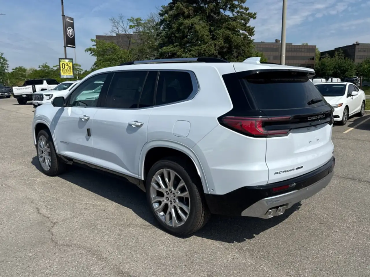 GMC Acadia снимка GMC Acadia