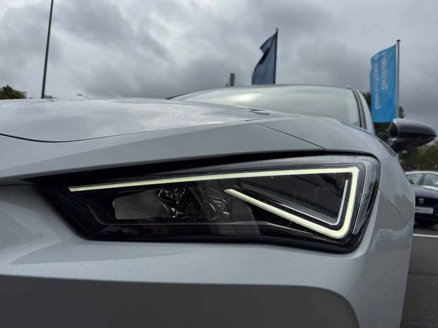 CUPRA Leon 2,0 TDI DSG AHK Weiß - 2