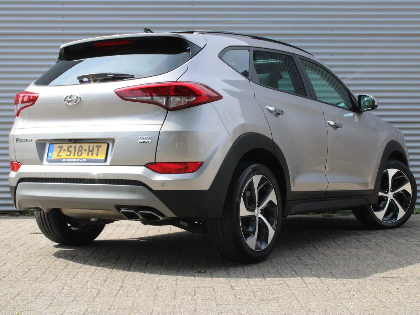 Hyundai TUCSON 2.0 CRDi Comfort 4WD | Achteruitrijcamera | Elektr Grijs - 2