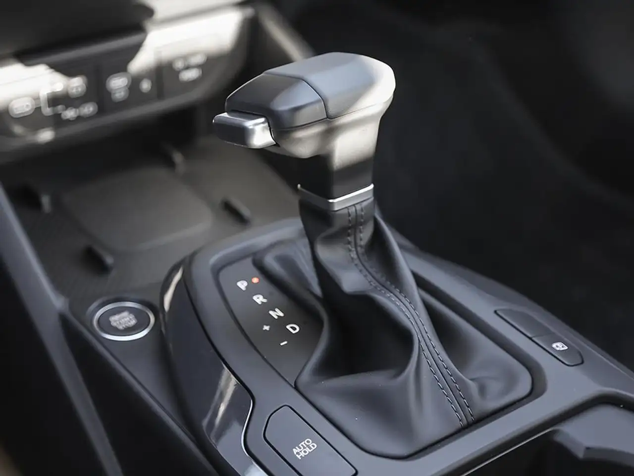 Kia K4 снимка Kia K4