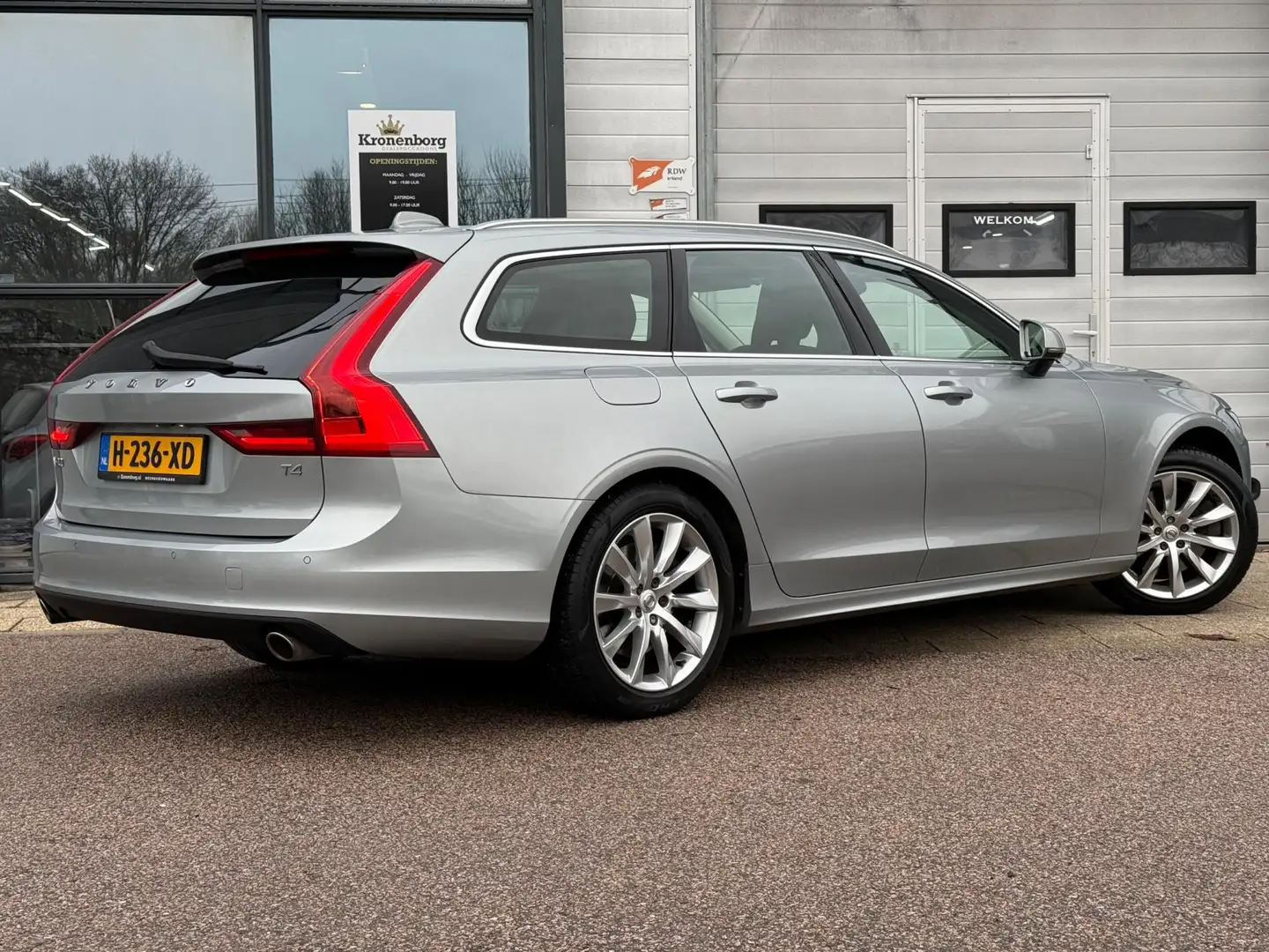 Volvo V90 2.0 T4 Inscription| CAMERA| NAP| Grau - 2