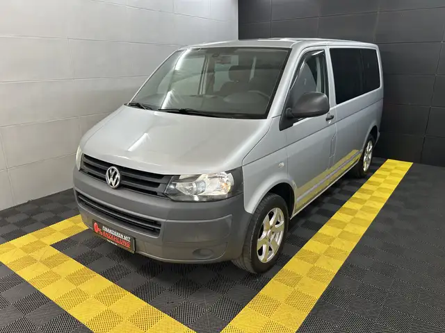 Volkswagen T5 Kombi 8 Sitzer+SHZ+PDC+A C+Isofix+LM