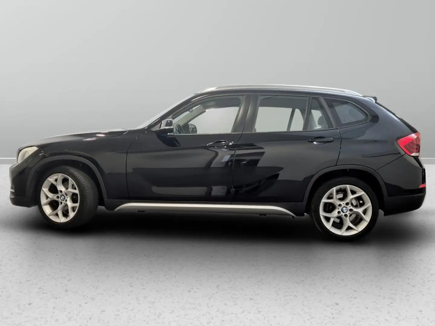 BMW X1 sdrive18d xLine Nero - 2