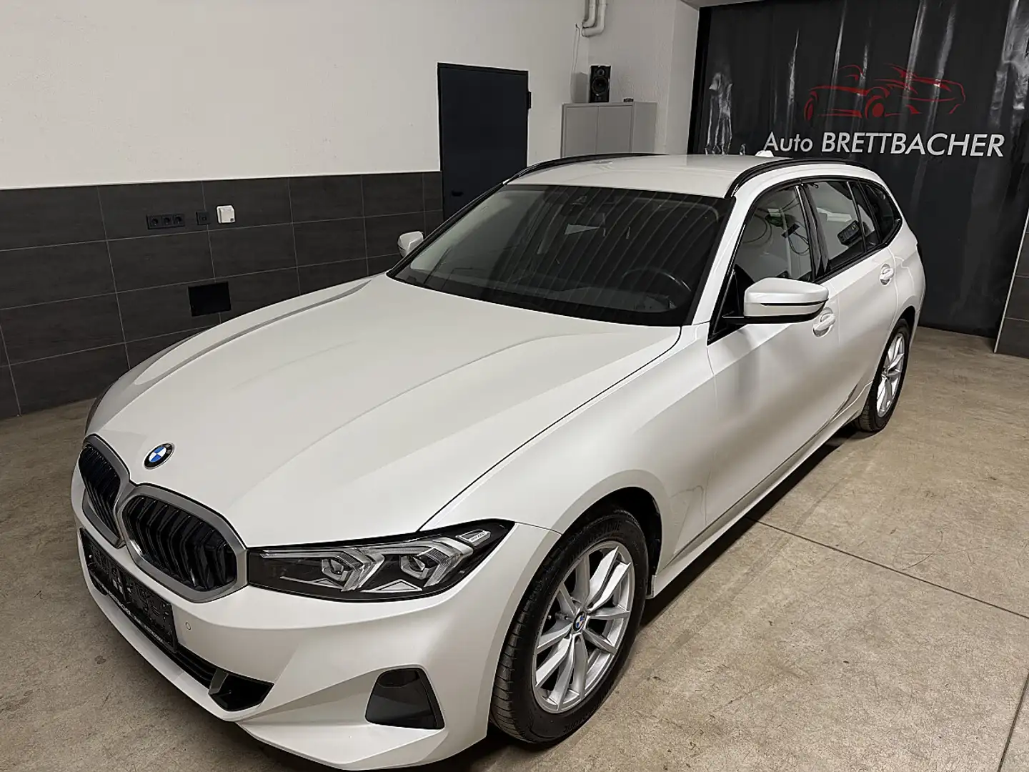 BMW 320 d 48 V xDrive Touring Aut. *Curved Display*LED*... Weiß - 1