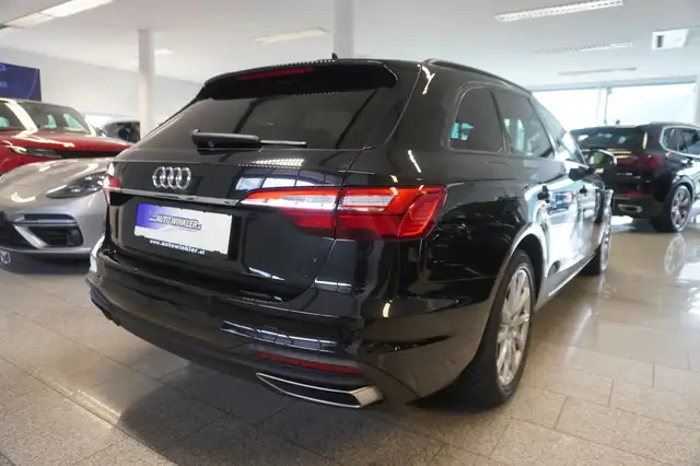 Audi A4 Avant view 5