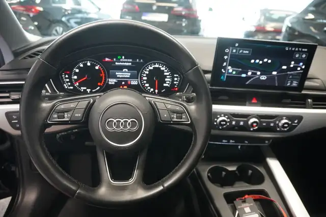 Audi A4 Avant view 11