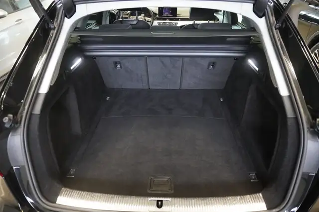 Audi A4 Avant view 10