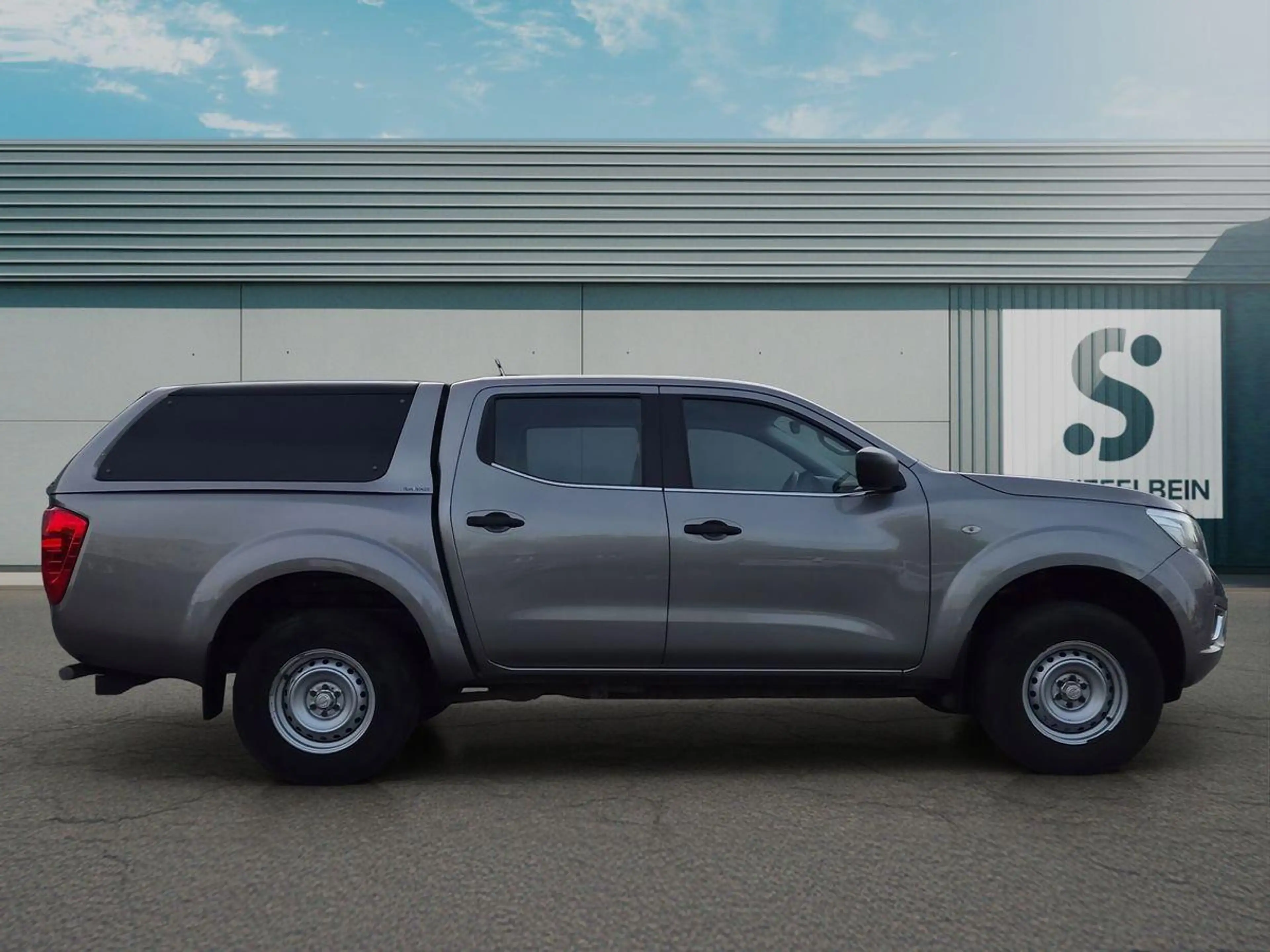 Nissan Navara 2.3 dCi Visia Double Cab 4x4+SHZ+METALLIC+ — photo 9