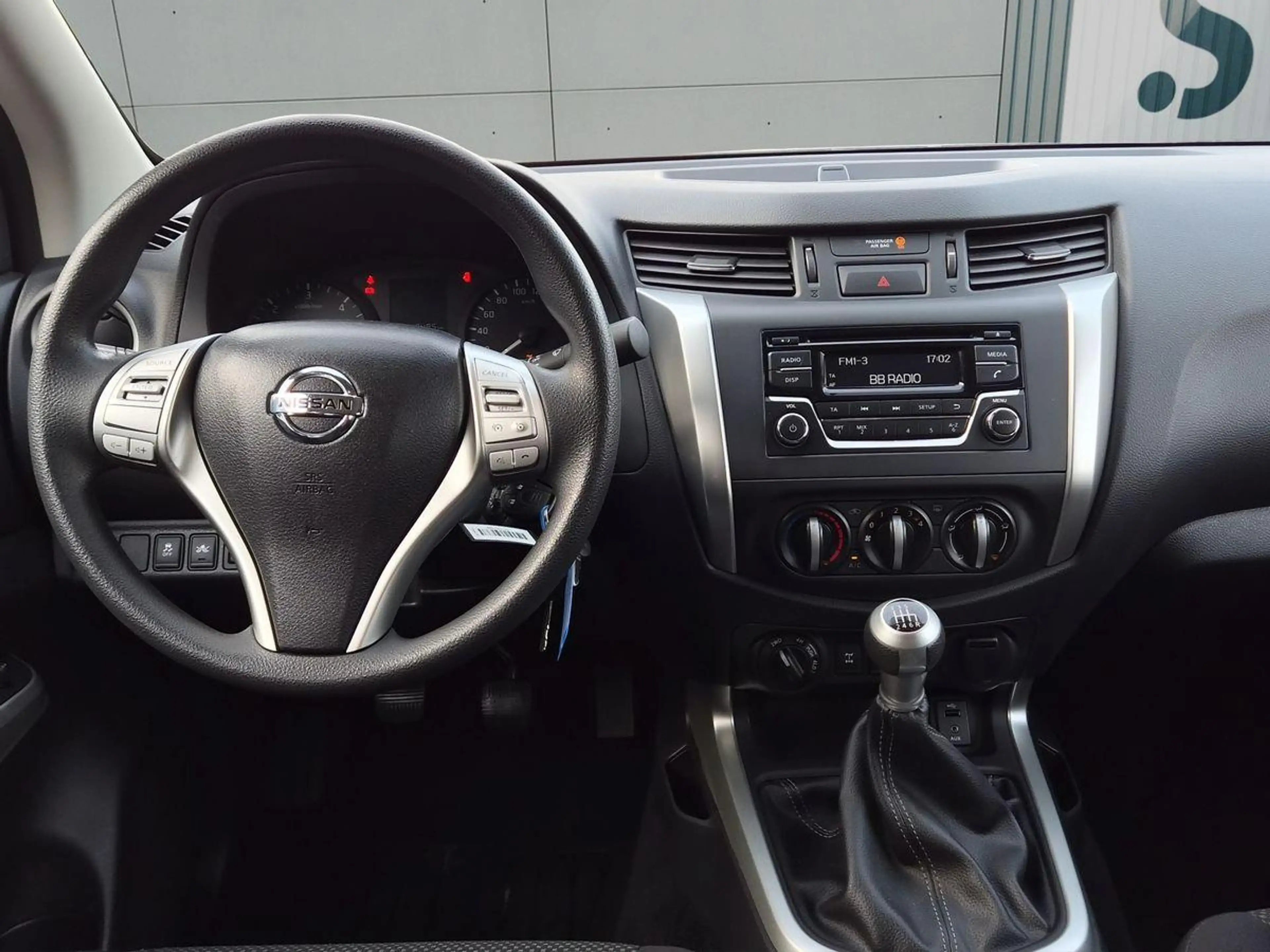Nissan Navara 2.3 dCi Visia Double Cab 4x4+SHZ+METALLIC+ — photo 14