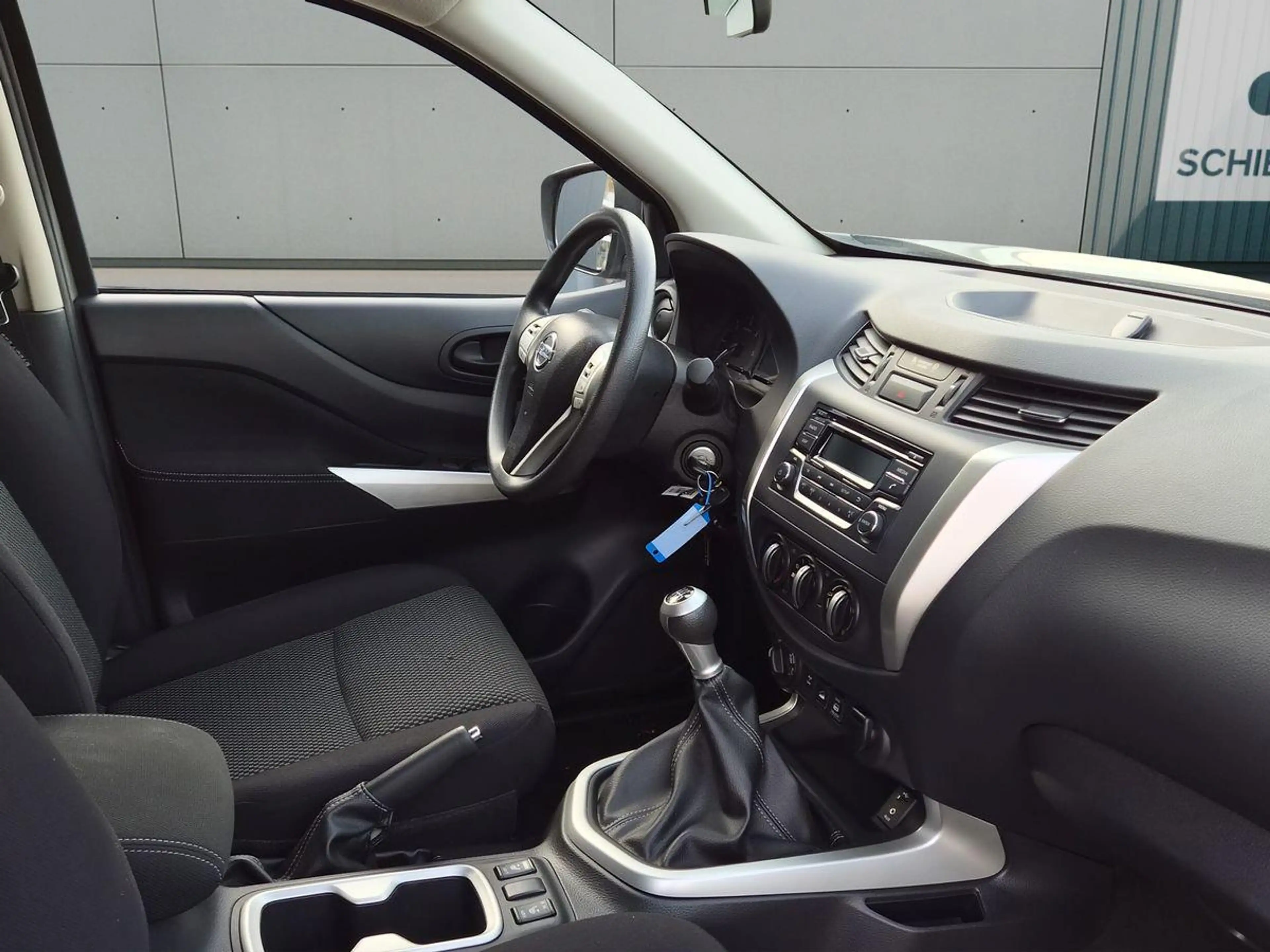 Nissan Navara 2.3 dCi Visia Double Cab 4x4+SHZ+METALLIC+ — photo 11