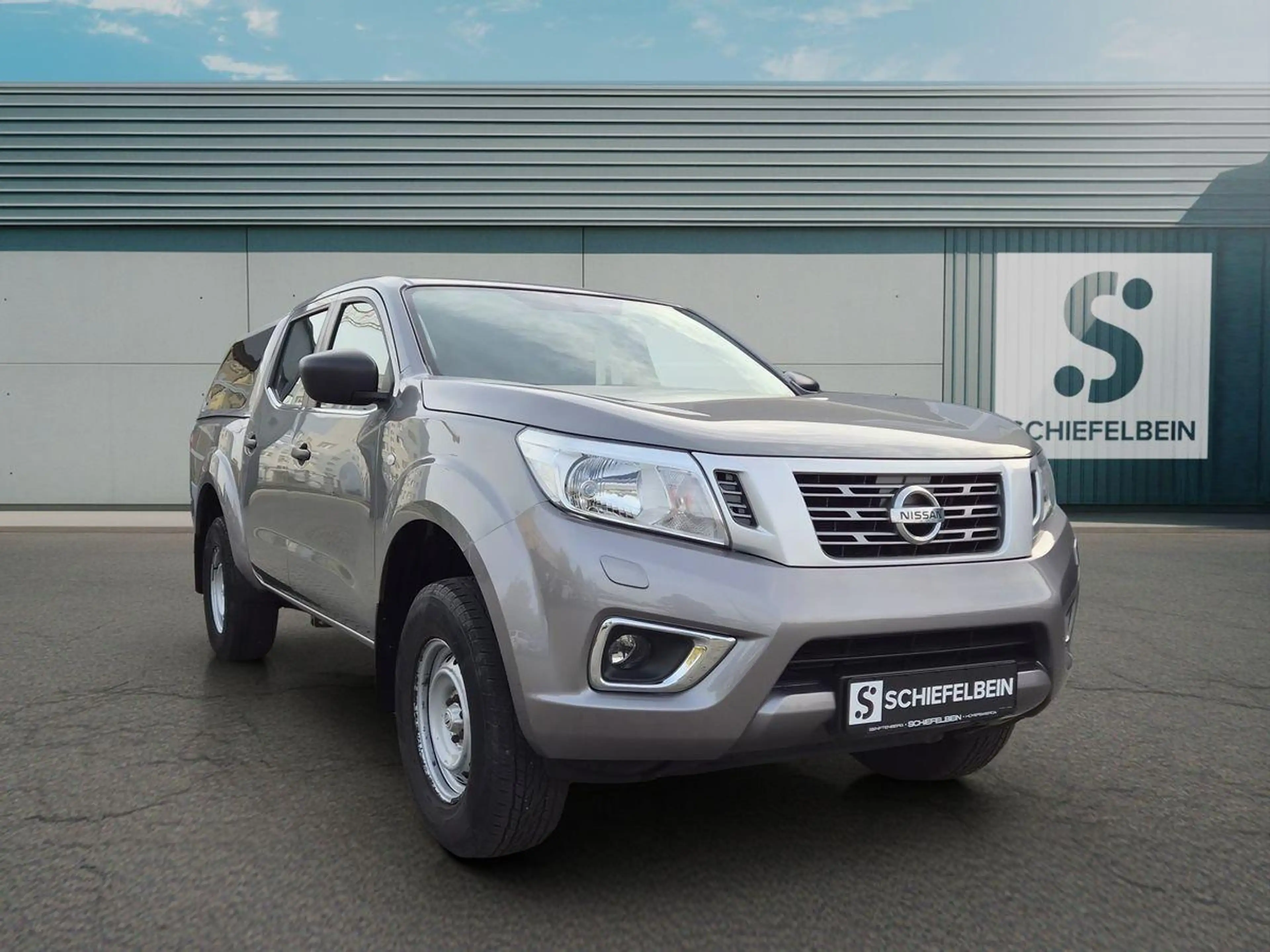Nissan Navara 2.3 dCi Visia Double Cab 4x4+SHZ+METALLIC+ — photo 2