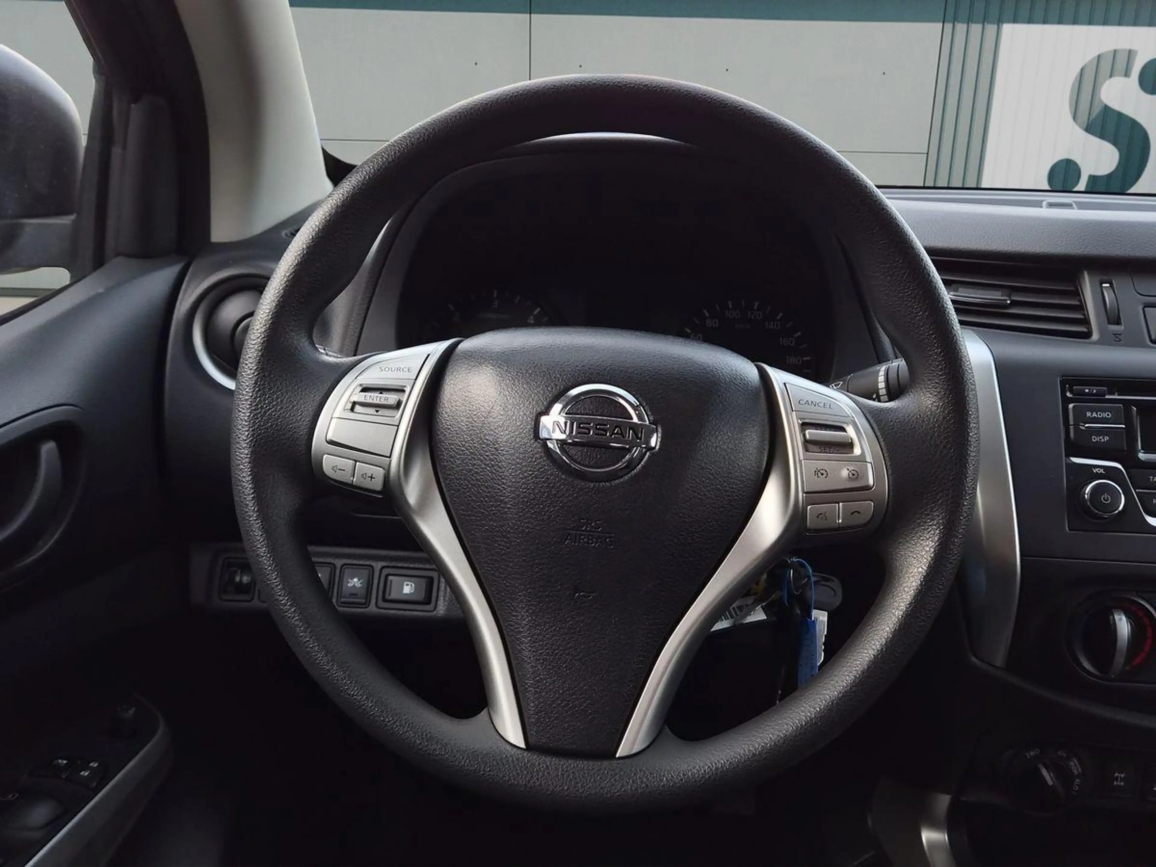 Nissan Navara 2.3 dCi Visia Double Cab 4x4+SHZ+METALLIC+ — photo 12