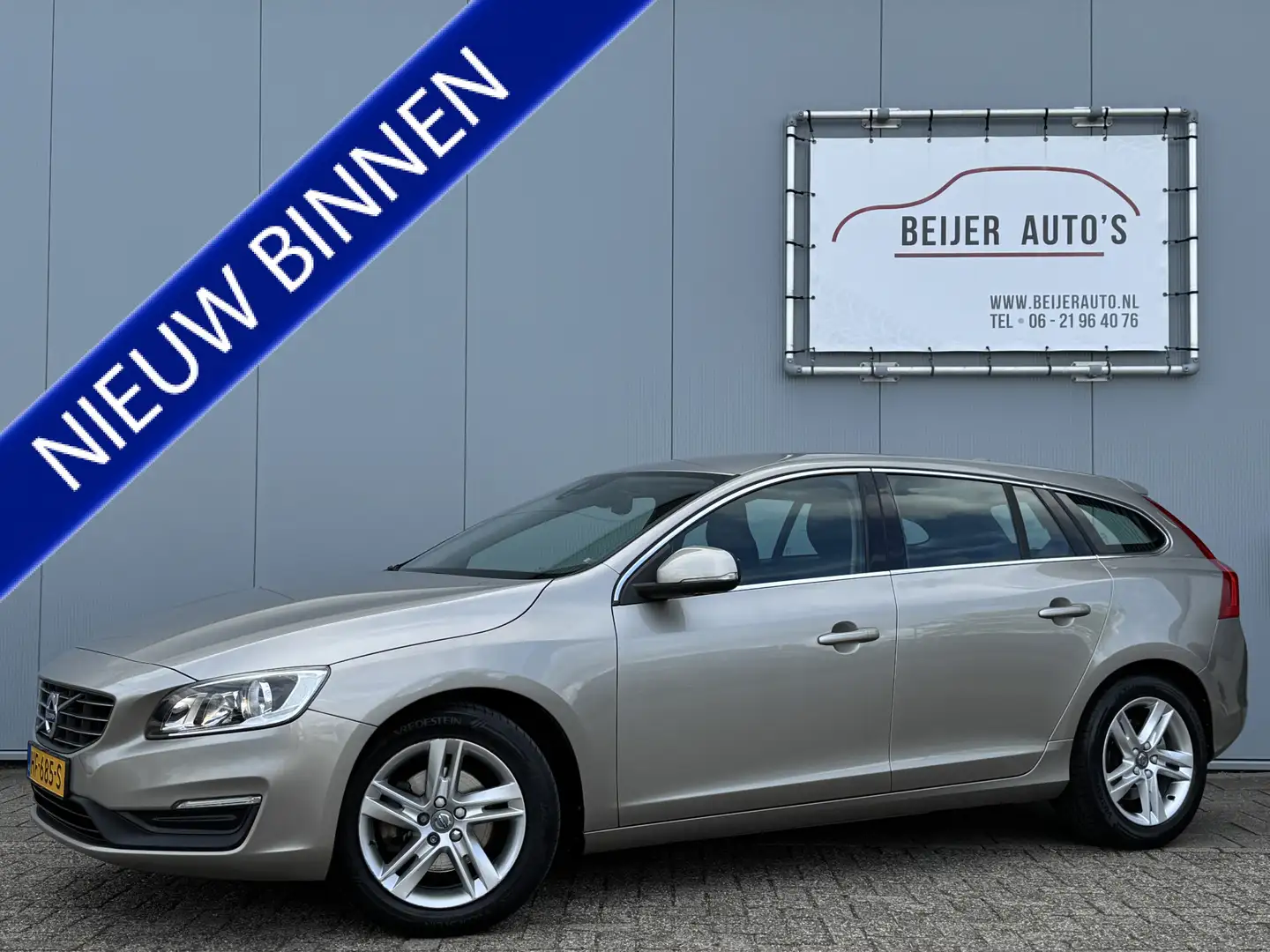 Volvo V60 2.0 T4 Summum Trekhaak/Leer/Navi/Climate. Grijs - 1