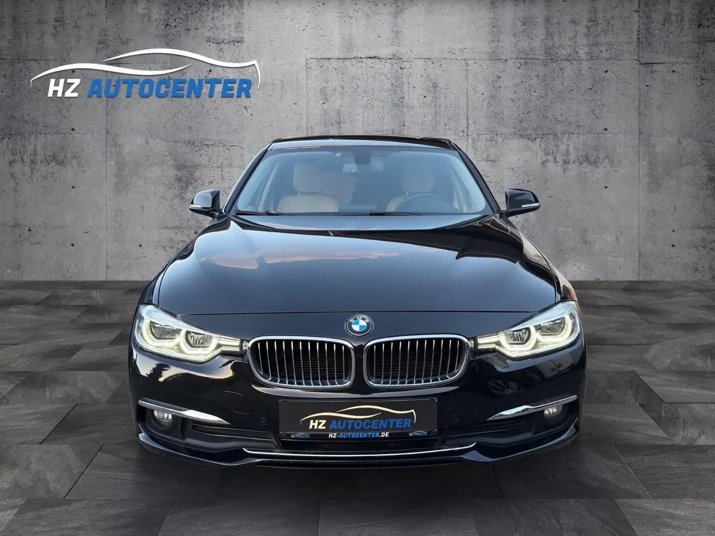 BMW 318 d Touring xDrive Luxury Line*LED*NAVI*PDC Schwarz - 2