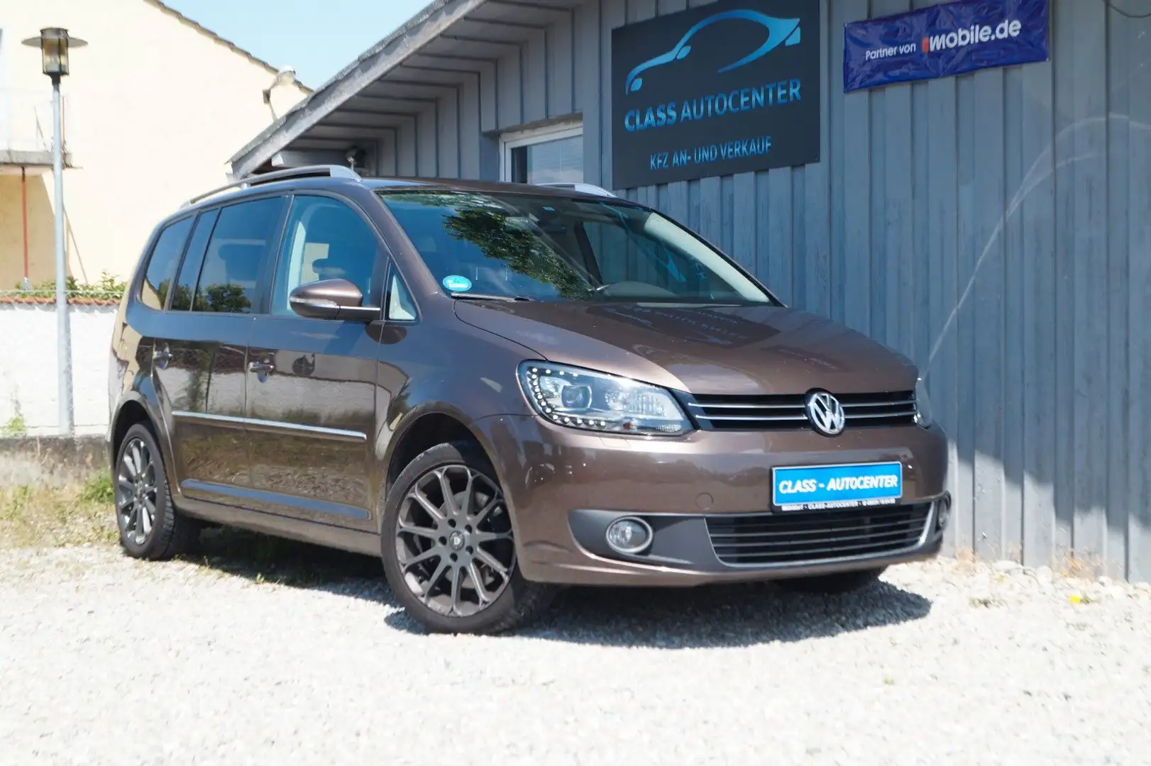 Volkswagen Touran Highline 2.0TDI DSG|NAVI Bi-Xenon|2.HAND Bruin - 1