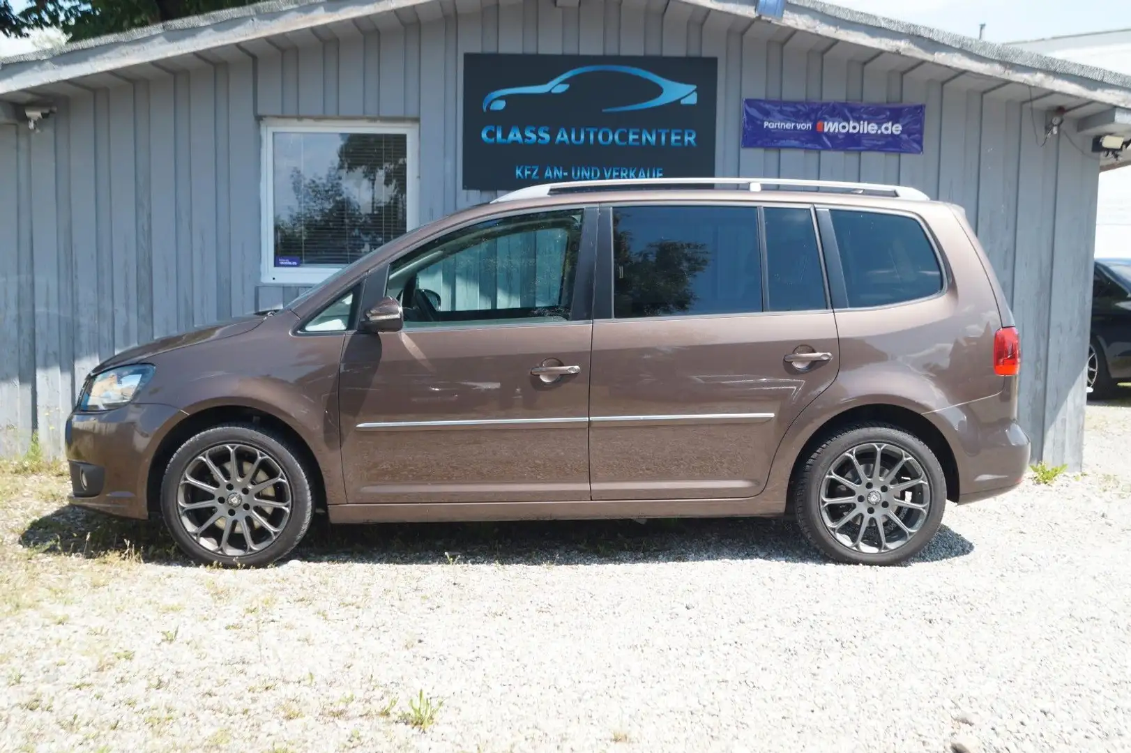 Volkswagen Touran Highline 2.0TDI DSG|NAVI Bi-Xenon|2.HAND Bruin - 2