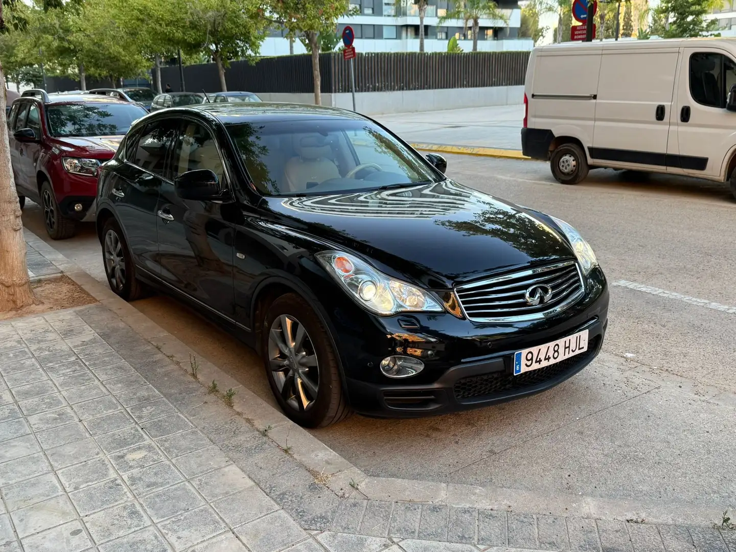 Infiniti EX30 EX 30d GT Premium Aut. GT Premium Schwarz - 2