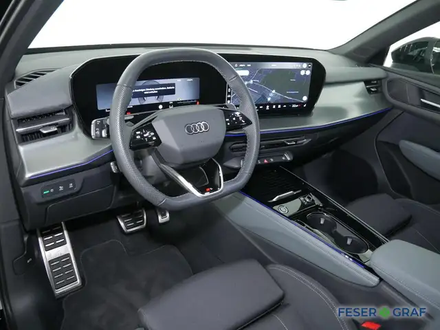 Audi Q3 view 8