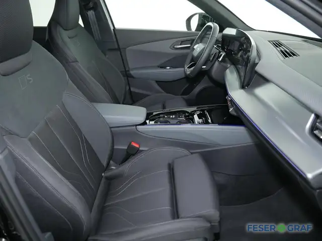Audi Q3 view 6