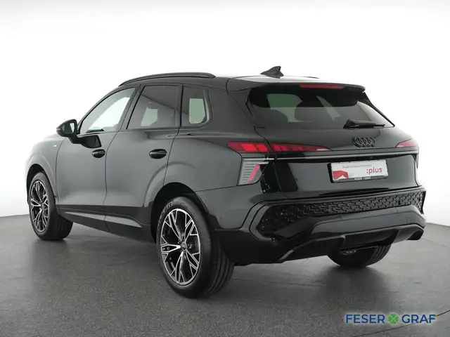 Audi Q3 view 12
