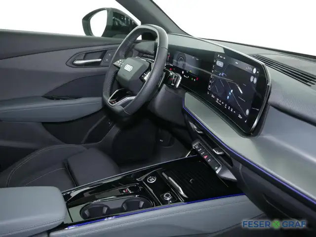 Audi Q3 view 5
