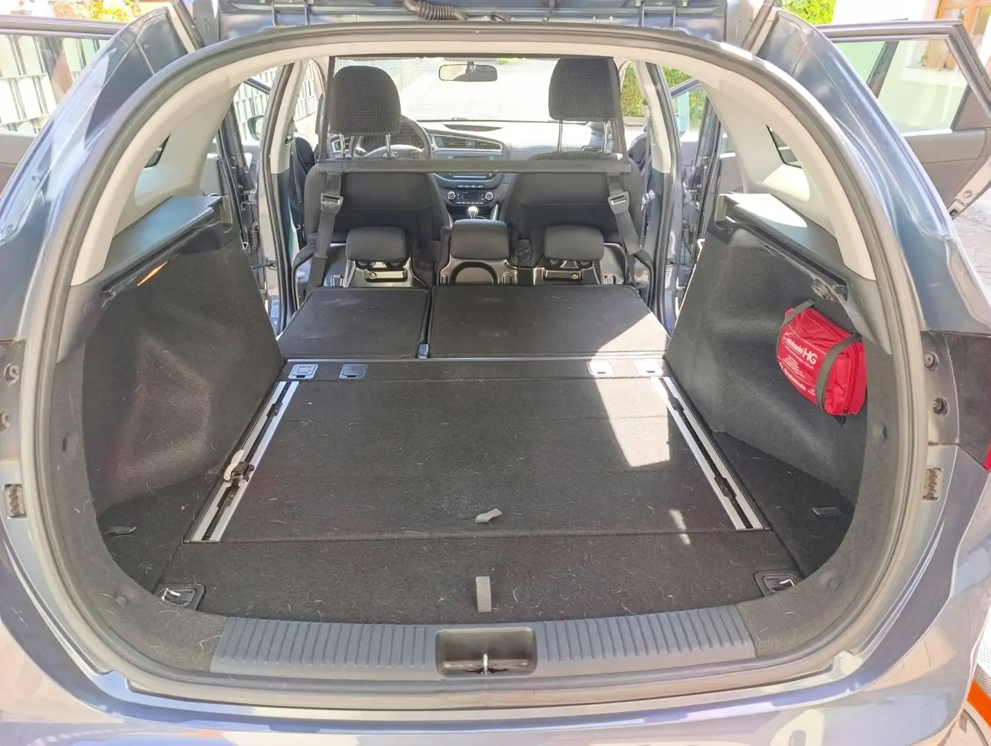 Kia Ceed SW / cee'd SW cee'd SW 1,4 CRDi Silber Silber Blau - 2