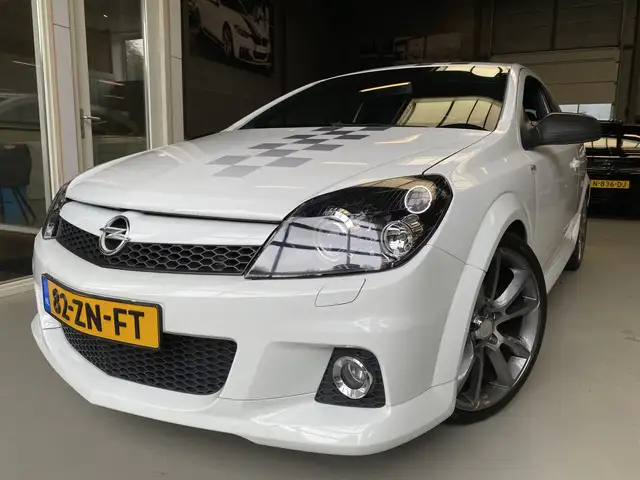 Opel Astra GTC 2.0 T OPC Nürburgring edition nr 497 van 835 ,